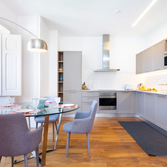 Middle floor dining area